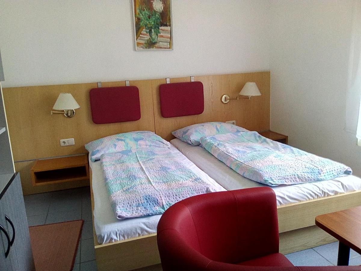 F 106 Vendeghaz Hotell Fertőhomok Eksteriør bilde